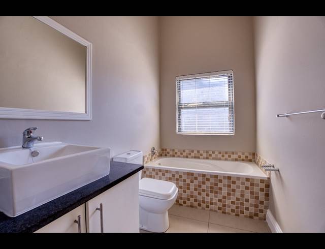 4 BEDROOM HOUSE FOR SALE IN PALM LAKES ESTATE